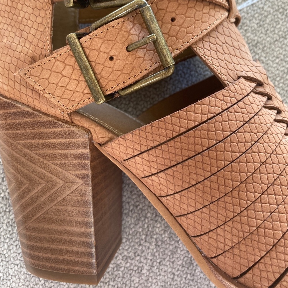 Gianni Bini Wrapped-Up Leather Cut Out Booties Size 10 - Picture 5 of 7